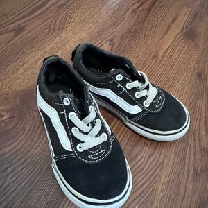 Vans Black Kids Low-Top Skate Sneakers with White Stripe